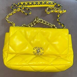 CHANEL 19 Medium Flap Bag - Mustard